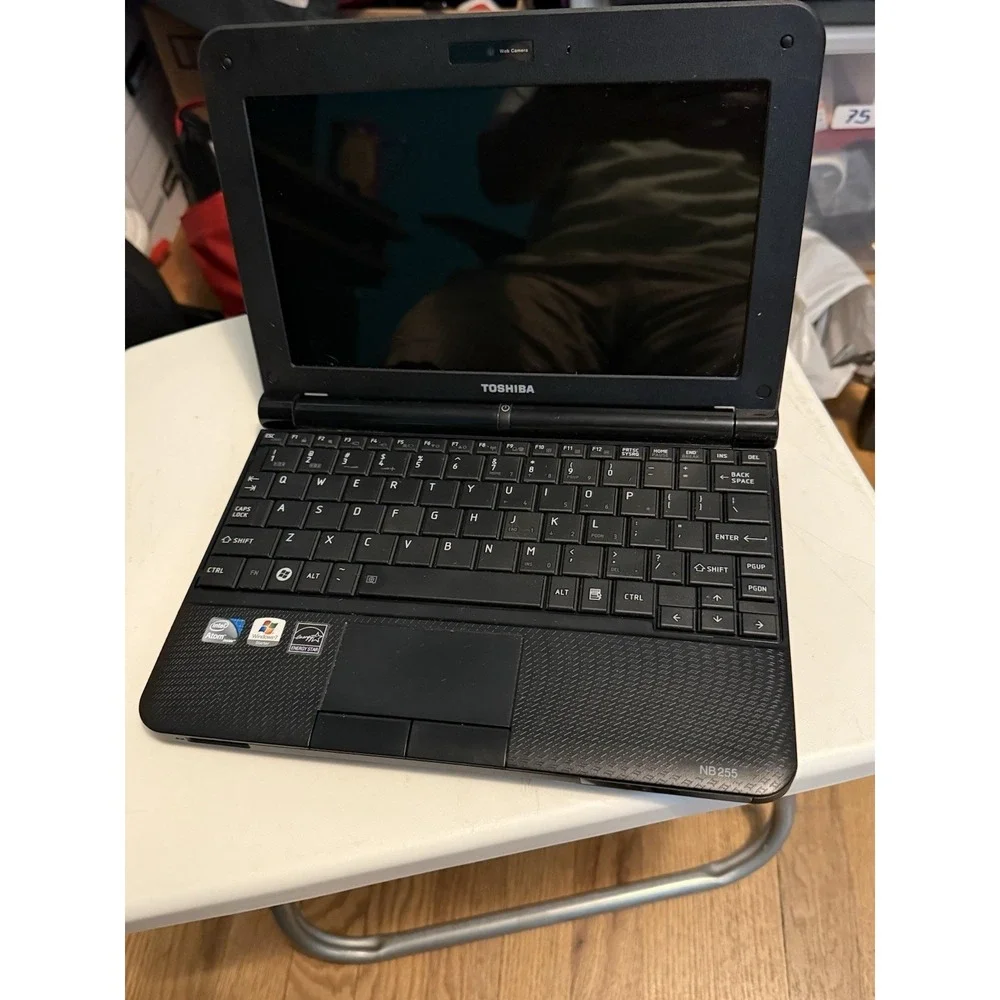 Toshiba Mini NB255-N250 10.1in. (250GB, Intel‎ Atom, 1.66GHz, 1GB) Netbook